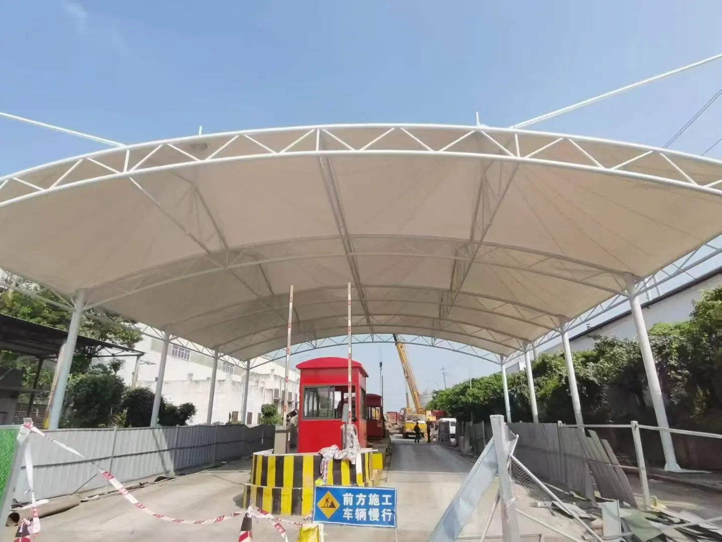 【贵州册亨雨棚】怎么选择【源头工厂】：解决雨棚建造盲目选择的选型标准